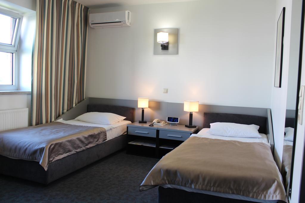 Ibb Hotel Minsk Exteriör bild