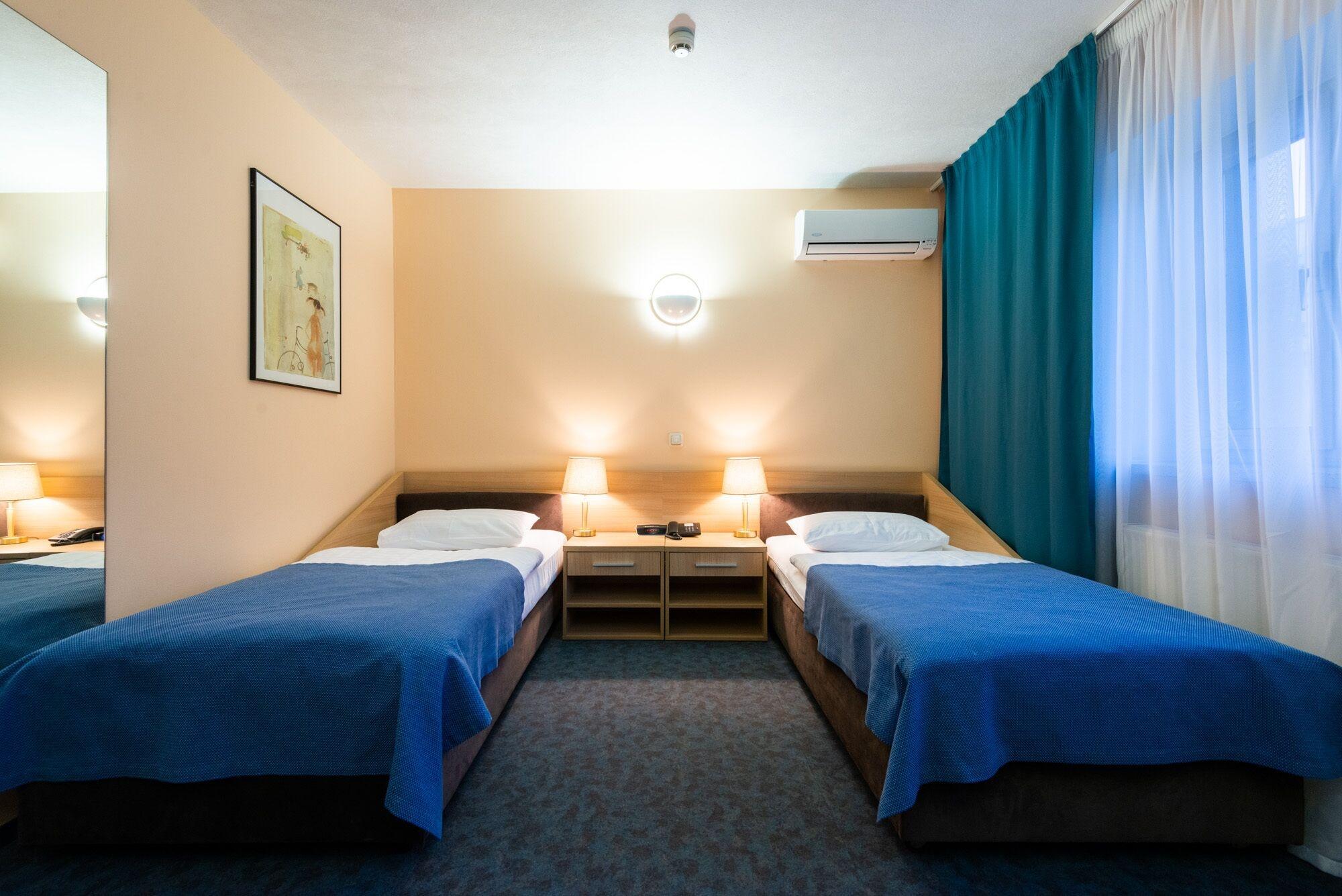 Ibb Hotel Minsk Exteriör bild