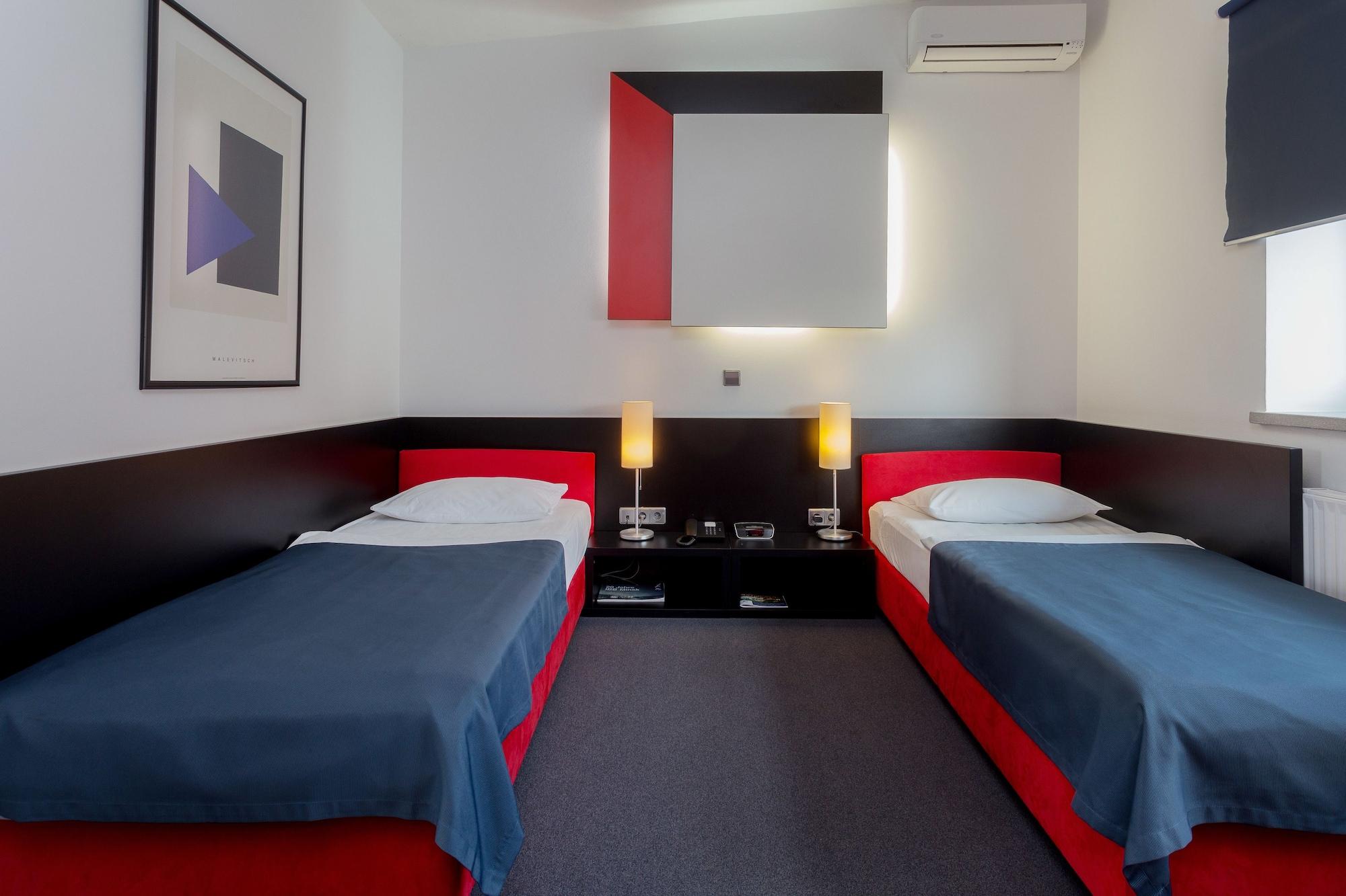 Ibb Hotel Minsk Exteriör bild