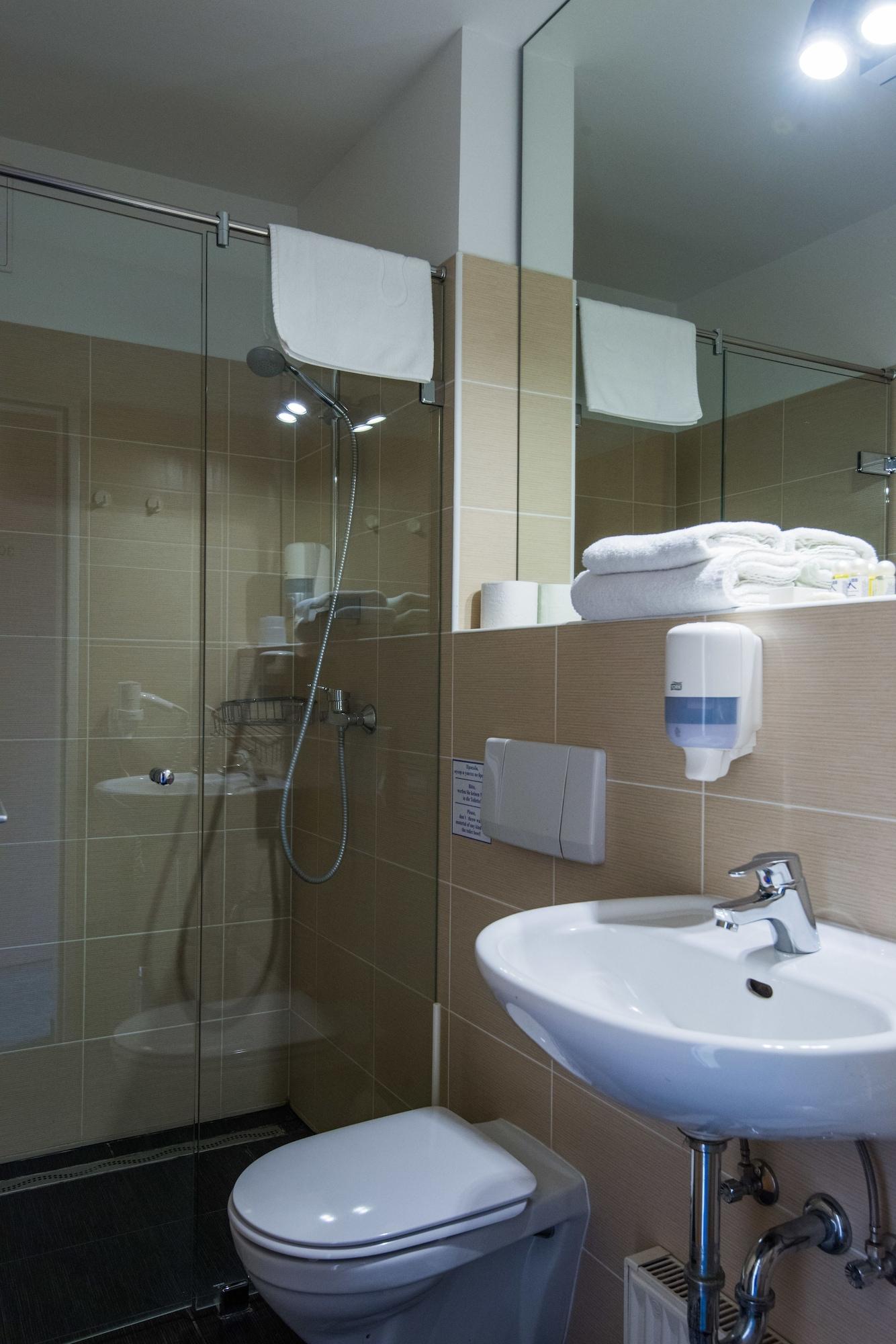 Ibb Hotel Minsk Exteriör bild