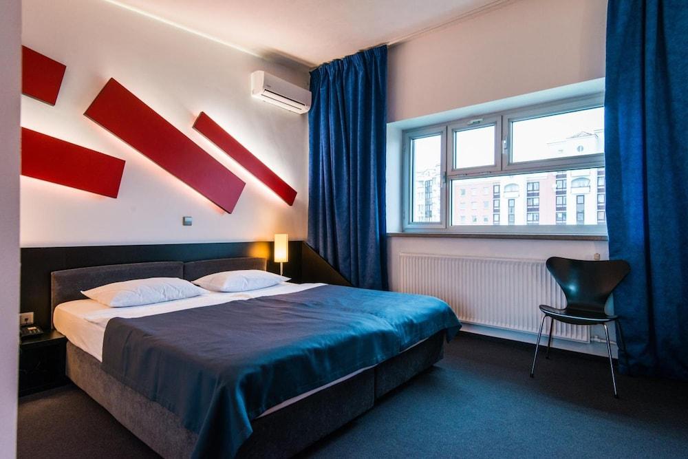 Ibb Hotel Minsk Exteriör bild